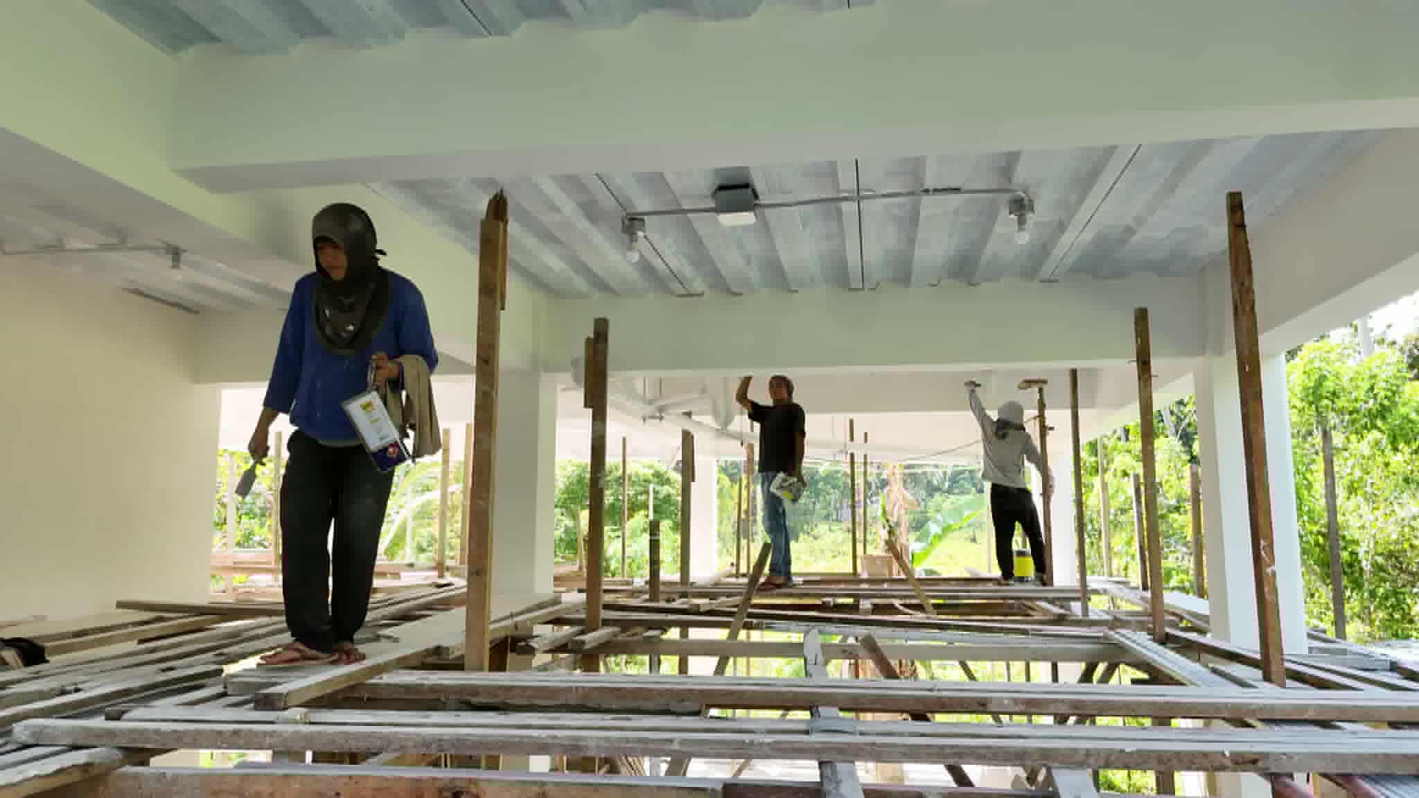 industrial-type-open-ceiling-in-the-ground-floor-for-easy-electrical-and-plumbing-maintenance